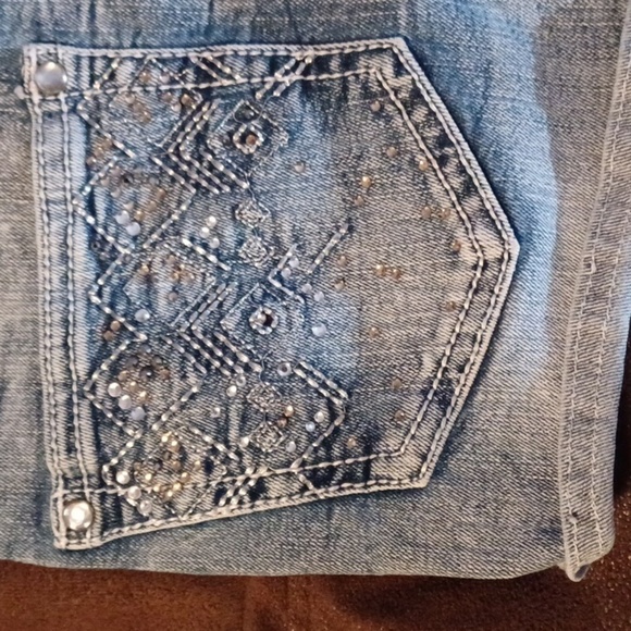 JUSTICE PREMIUM JEANS SHORTS, SIZE 10 1/2. - Picture 7 of 8